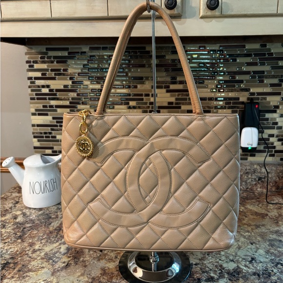 Handbags - Chanel Medallion Caviar leather quilted purse